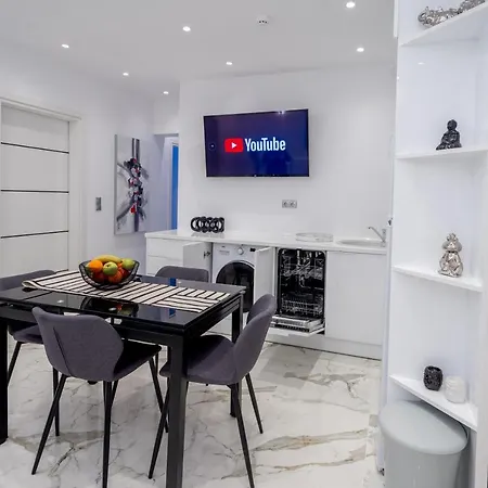 Amazing Apartment In Glyfada Center Athens Exterior photo